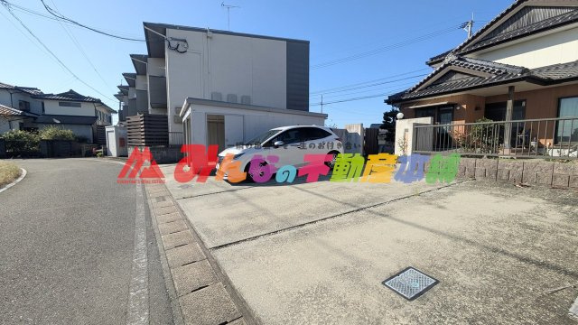 神埼市神埼町姉川の中古一戸建の前面道路含む現地写真