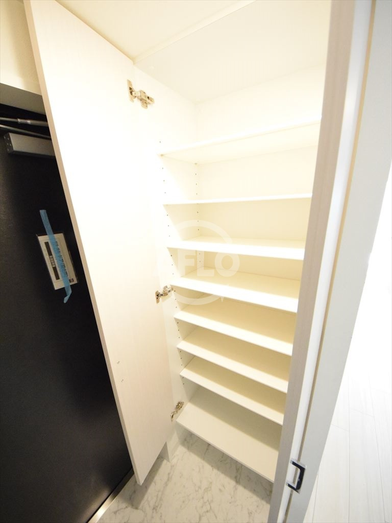 ファーストフィオーレ本町イーストの収納|ファーストフィオーレ本町イースト　シューズボックス