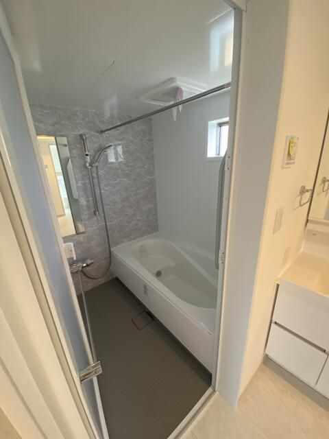 練馬区南田中1丁目 　中古戸建の浴室|現地写真

現地ご見学希望・資料請求などお気軽にお問い合わせ下さい！
03-5990-5201