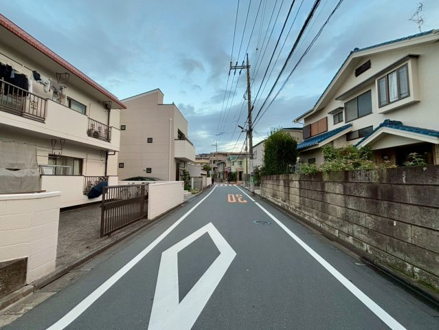 練馬区南田中1丁目 　中古戸建の前面道路含む現地写真|現地写真

現地ご見学希望・資料請求などお気軽にお問い合わせ下さい！
03-5990-5201