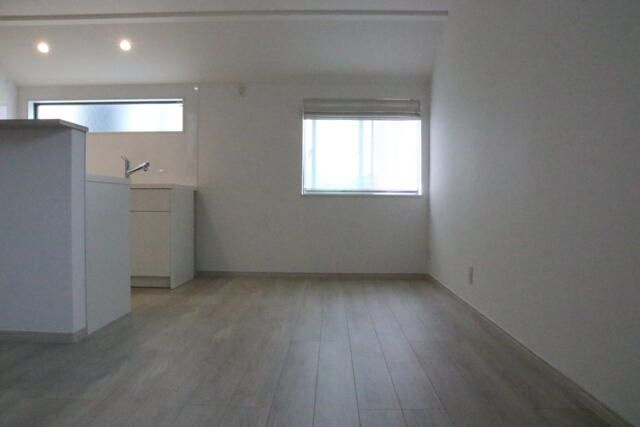 練馬区南田中1丁目 　中古戸建の居間・リビング|現地写真

現地ご見学希望・資料請求などお気軽にお問い合わせ下さい！
03-5990-5201