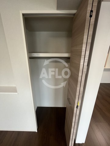 Ｊｏｙｅｕｚ Ｓｈｉｎ-Ｏｓａｋａの収納|ジョワイユ新大阪　クローゼット