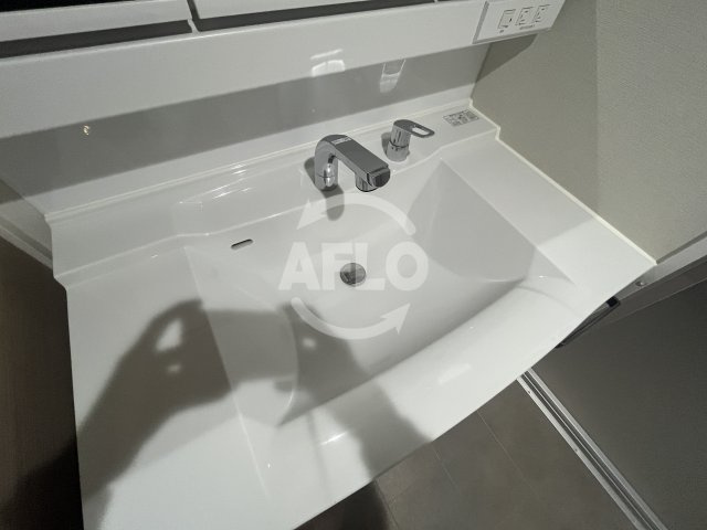 Ｊｏｙｅｕｚ Ｓｈｉｎ-Ｏｓａｋａの洗面所|ジョワイユ新大阪　洗面台