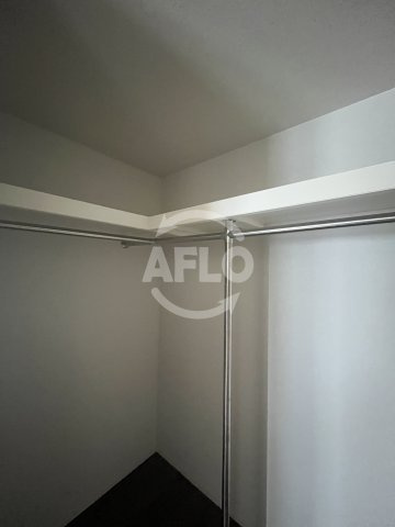 Ｊｏｙｅｕｚ Ｓｈｉｎ-Ｏｓａｋａの収納|ジョワイユ新大阪　ウォークインクローゼット