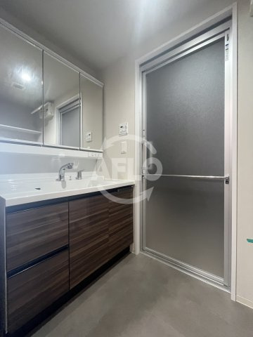 Ｊｏｙｅｕｚ Ｓｈｉｎ-Ｏｓａｋａの独立洗面台|ジョワイユ新大阪　洗面台