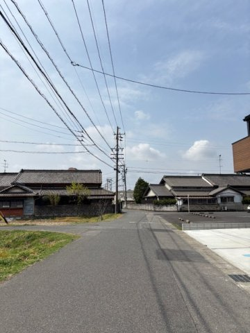 弥富市佐古木３丁目新築戸建の前面道路含む現地写真