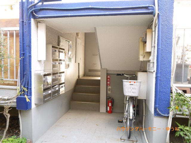 【エントランス】 | ときわ台ローヤルコーポ | 清潔感と歓迎感があるエントランスホールとなります。