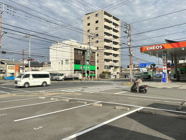 うめビルの駐車場
