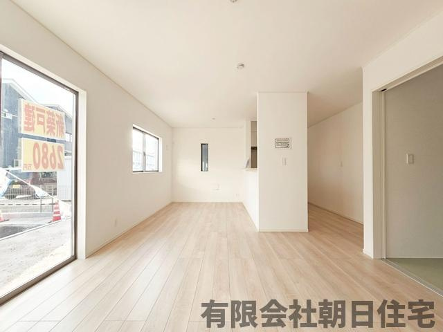 【居間・リビング】 | 竹矢町新築戸建 | こちらのリビングで趣味の時間をお楽しみください