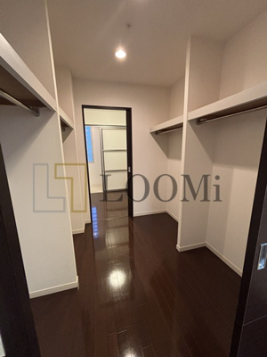 【収納】 | ロイヤルパークスなんば | ロイヤルパークスなんば　納戸