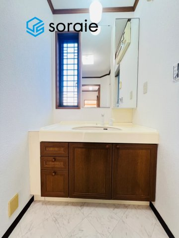 川越市吉田　4LDK＋S　中古戸建て　の独立洗面台|令和7年11月4日撮影。