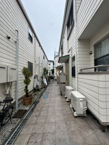 テラス上原240a棟のエントランス