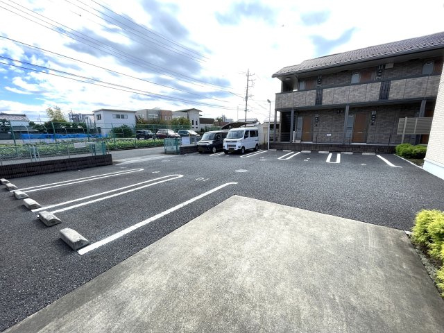 レ.セーナの駐車場