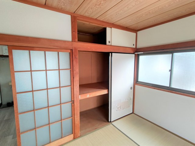 安藤ハイツの収納|たっぷりとした収納スペースです　※別部屋写真