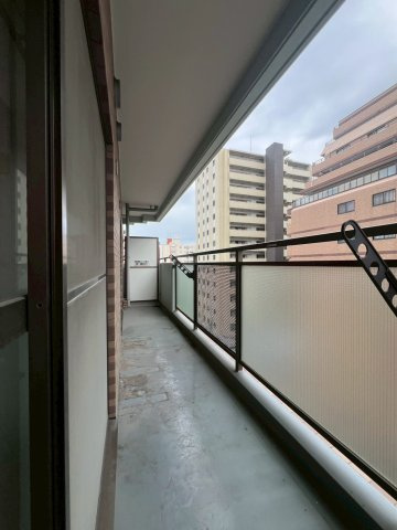 メイカビルのバルコニー