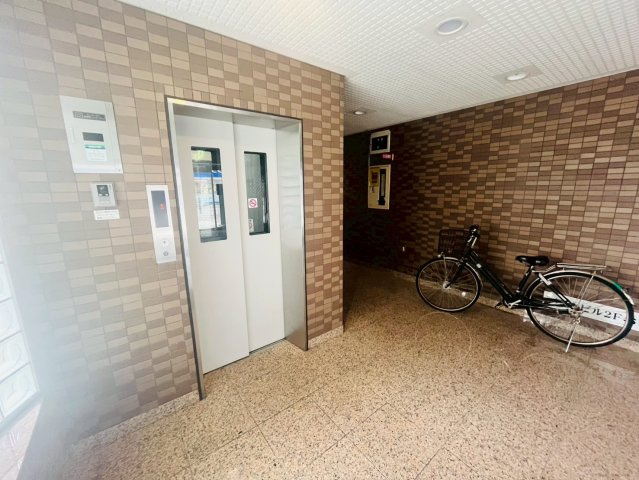 メイカビルのエントランス