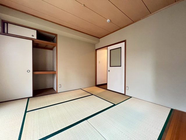 メイカビルの内装