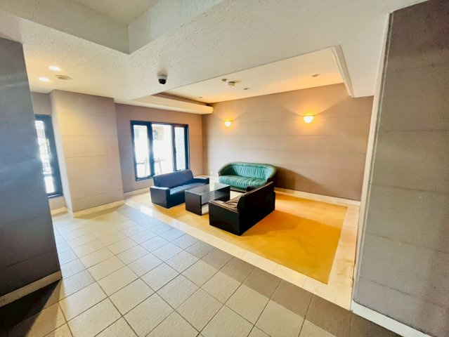 嵯峨クレセーヌ神戸西のエントランス