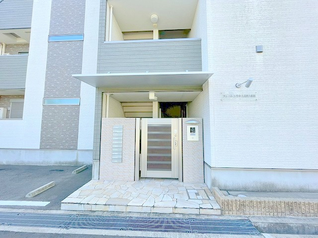 フジパレス豊中大島町1番館のエントランス