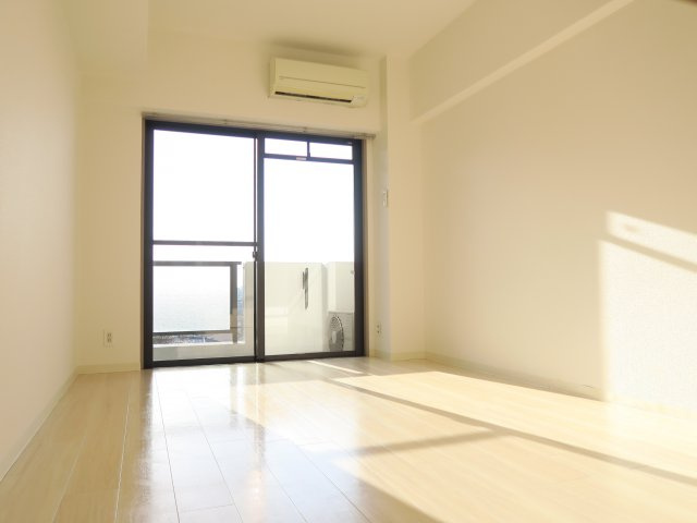 ガーデンヒルズ中山の洋室