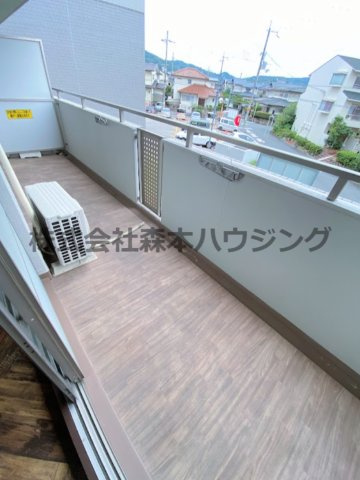 【バルコニー】 | 　PHOENIX CORT交野Ⅱ | 開放的で明るい空間を演出してくれるバルコニーです