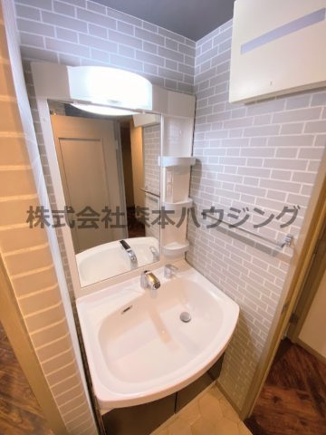 【独立洗面台】 | 　PHOENIX CORT交野Ⅱ | 朝の支度にも助かる、独立の洗髪洗面化粧台