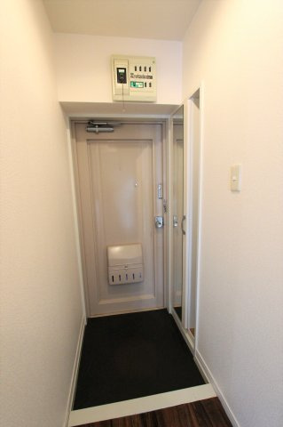 メゾンしかたの玄関