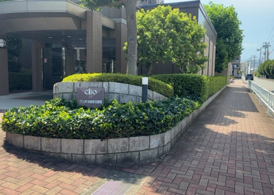 【庭】 | クリオ相模原伍番館 | 物件によっては、入居者が個人的に使用できる専用庭がついているものもあります。また、住宅の中にある土間の部分を庭と呼ぶこともあります。庭の用途は住む人によって変わり、それによってデザインもさまざまです。