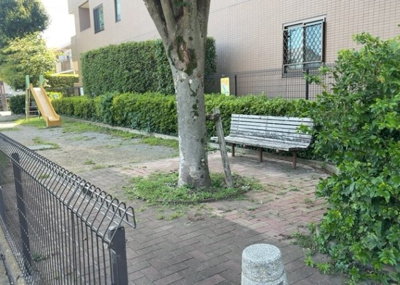 【中庭】 | クリオ相模原伍番館 | 中庭（パティオ）とは、一つの建築物の内部に設けられた、壁などで囲われている庭のことを指します。コの字型、ロの字型が主流ですが、L字型の中庭もあります。最近では、インテリア性の高さからも人気があります。