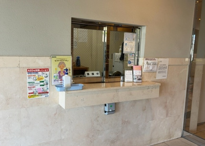 【受付】 | クリオ相模原伍番館 | 受付はマンションコンシェルジュがいる場合もあれば、管理人が滞在する小部屋を総称して呼ぶことがあります。主にエントランスに設置されていることから、防犯面でも期待ができます。防犯設備がない場合はより安心！