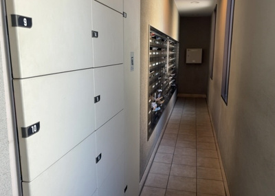 【設備】 | クリオ相模原伍番館 | エントランス付近に設置されている集合ポストは、住んでいる部屋と離れているため、ポストをあさるなど誰かに何かされていても被害に気づきにくいです。入居する時には他人に特定されにくい番号で鍵をかけましょう！