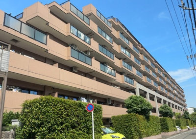 【現況写真】 | クリオ相模原伍番館 | 眺望の良さを楽しめるダイニングキッチンで家族団らんの時間を過ごしてはいかがでしょうか。バルコニーから見える景色を家族で眺める時間は、時間が経つのを忘れてしまいそうですね。是非、現地を見に行きましょう！