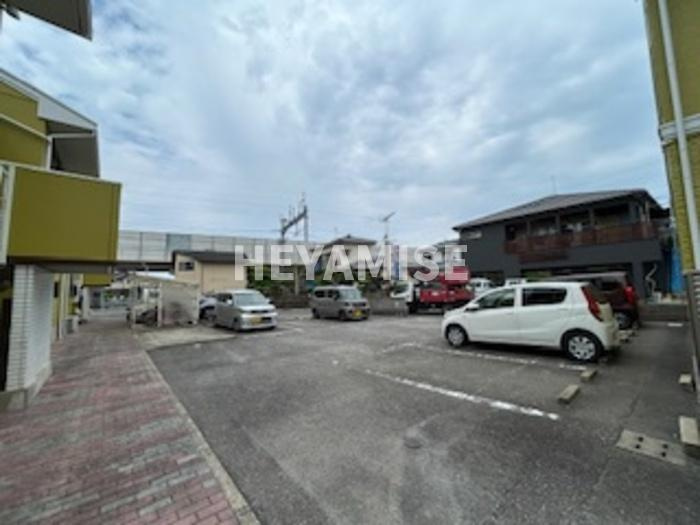 セジュール鬼橋B棟の駐車場