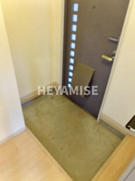 ディアス池田F棟の玄関