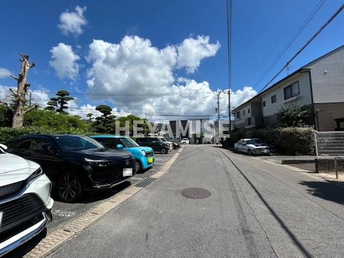 ディアス池田G棟の駐車場
