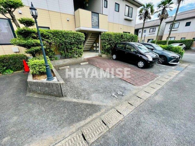 ディアス池田I棟の駐車場