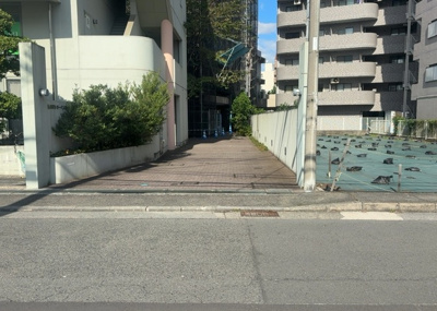 【外観】 | オーベル相模原 | 外観はマンション管理がされているかの目安になります。築年数が古いと、壁面は劣化してひび割れが生じることも！建物が古びていても細かいところが修繕されていると、きちんと管理されているなぁと感じるでしょう。