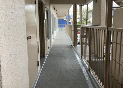 【その他共用部分】 | 本厚木リバーサイドマンション弐番館 | 共用部分は、一棟の建物に住む区分所有者全員が共同で所有するとし、共用部分の管理、補修などは、区分所有者で形成される管理組合が行います。個人の判断で勝手に変更することはできませんので覚えておきましょう。