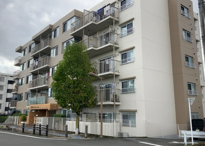 【外観】 | 本厚木リバーサイドマンション弐番館 | マンションの外観は非常に重要なポイントです！外観の善し悪しは資産価値に大きな影響を与えます。外観のいいマンションを購入することで、高値で売却がしやすく、買い手が見つかりやすいというメリットがあります。