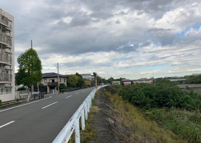 【展望】 | 本厚木リバーサイドマンション弐番館 | 眺望の良さを楽しめるダイニングキッチンで家族団らんの時間を過ごしてはいかがでしょうか。バルコニーから見える景色を家族で眺める時間は、時間が経つのを忘れてしまいそうですね。是非、現地を見に行きましょう！