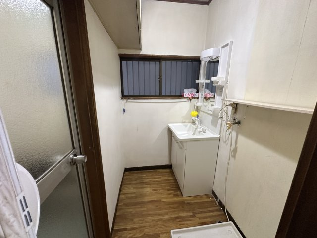高石市綾園６丁目の洗面所
