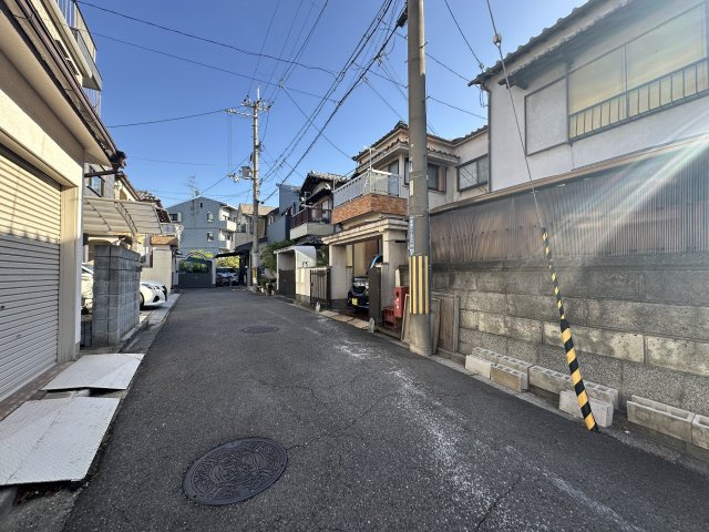 高石市綾園６丁目の前面道路含む現地写真