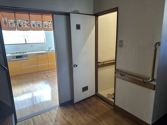 高石市綾園６丁目の玄関