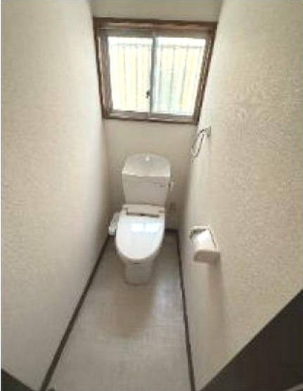 【トイレ】 | 西尾久1丁目戸建 | 温水洗浄便座付きのトイレです