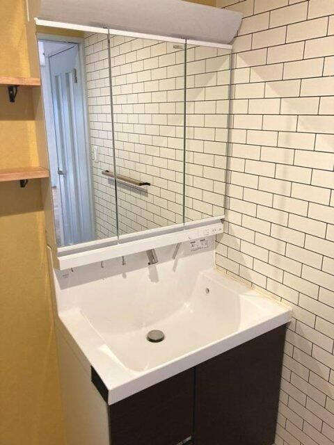 三原台戸建の独立洗面台