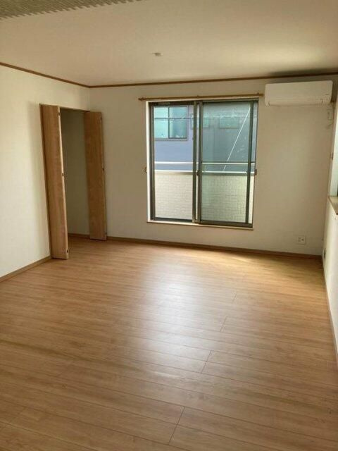 三原台戸建の洋室