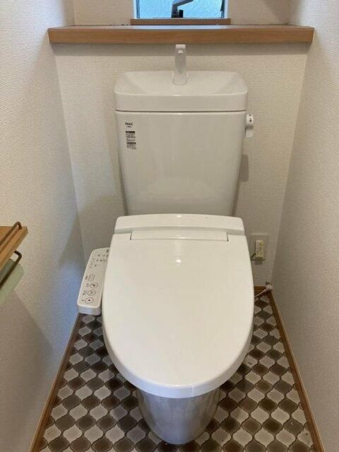 三原台戸建のトイレ