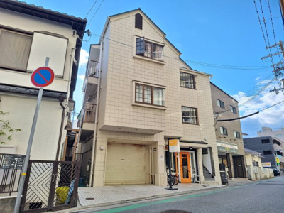 【外観】 | シャトー甲陽 | 店舗前スペースにも駐車可能です（サイズ制限有）
