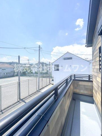 青梅市千ヶ瀬町　中古戸建のバルコニー|開放的で明るい空間を演出してくれるバルコニーです