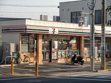 セブンイレブン国領店まで159m